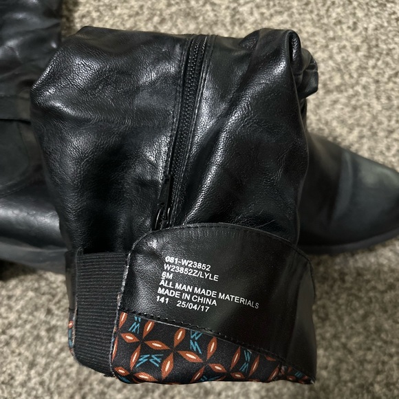 Very comfortable black full heal inner zipper boots - Picture 2 of 5